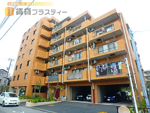 建物外観　マンション建ち並ぶ閑静な住宅街。