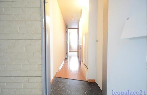 玄関　備品や設備仕様は号室等により異なります現地をご確認下さい。