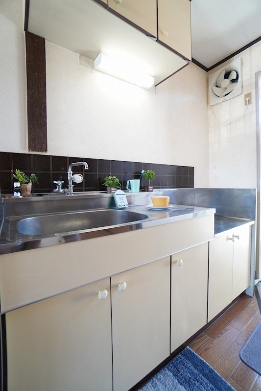 キッチン　コンロは設置幅・ガスの種別を確認の上、ご用意下さい。