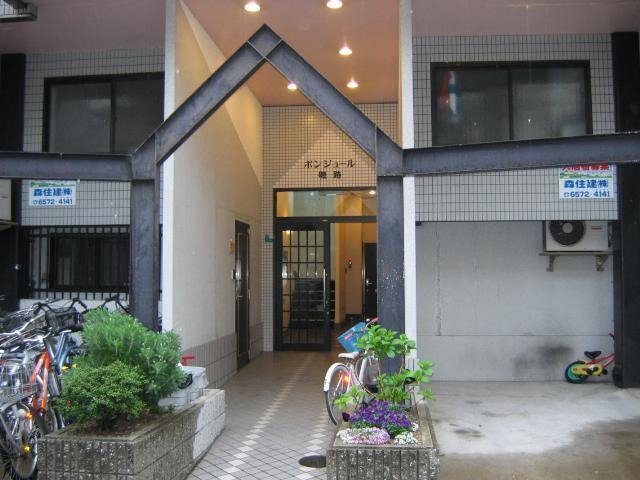 エントランス　ゆとりのあるエントランスです