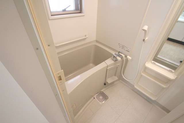 バス・シャワールーム　同物件、別号室のものです。