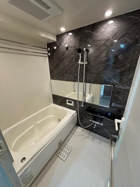 バス・シャワールーム　浴室には乾燥機が付いているので梅雨の時期でも安心です☆