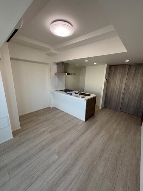 居室・リビング　ダイニングテーブルを置いたり自由にレイアウトできます☆