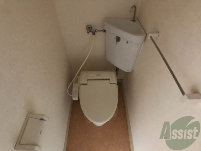 トイレ　お手洗いにはあったかーいやつもついておりますよー。