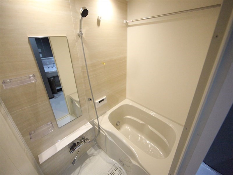 バス・シャワールーム　浴室暖房乾燥機付　追い焚き・オートバス機能付お風呂