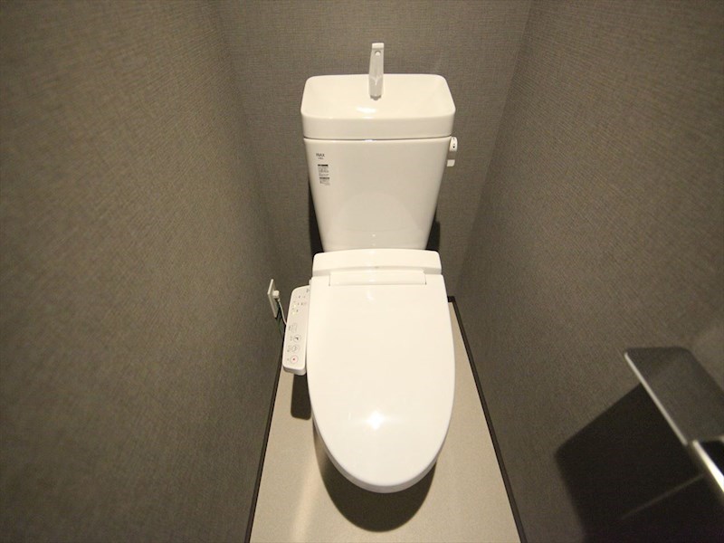 トイレ　温水洗浄暖房便座付トイレ