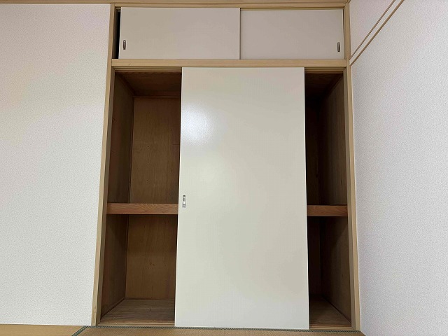 収納　収納（東側和室）