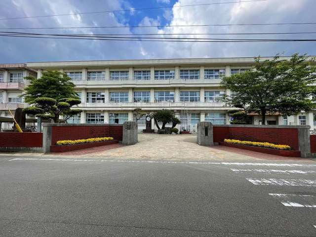中学校　都城市立妻ヶ丘中学校（中学校）まで1383m