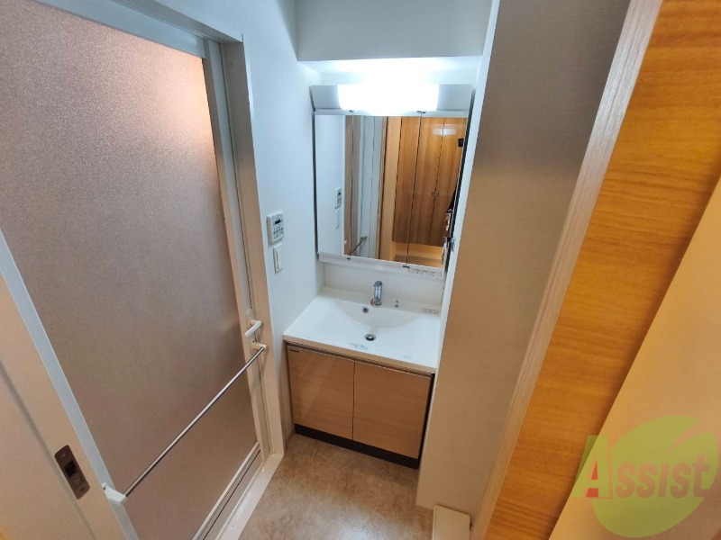 洗面設備　シャンプードレッサー。身支度はここでばっちりですね。