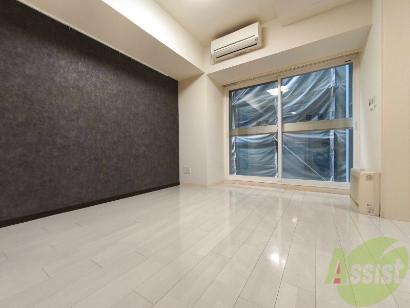 居室・リビング　リビングです。木目のフローリングが落ち着きますね。