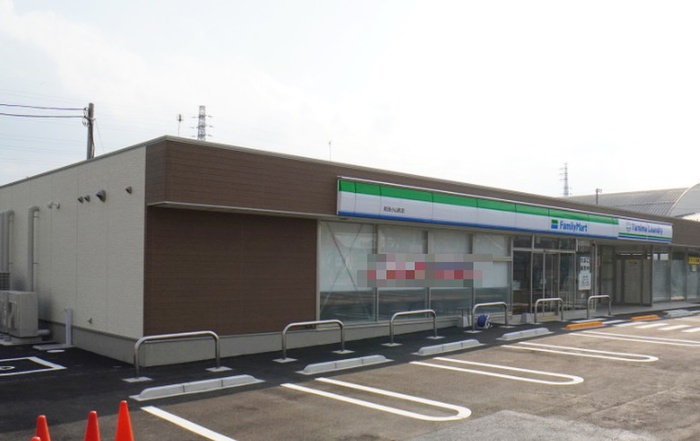 コンビニ　ファミリーマート（コンビニ）まで415m