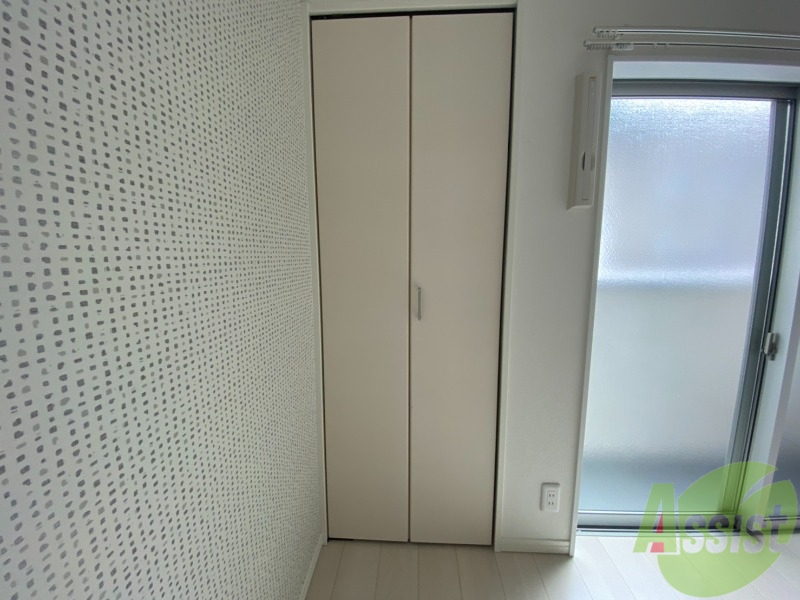 収納　収納はこちらのクローゼットをお使いください。