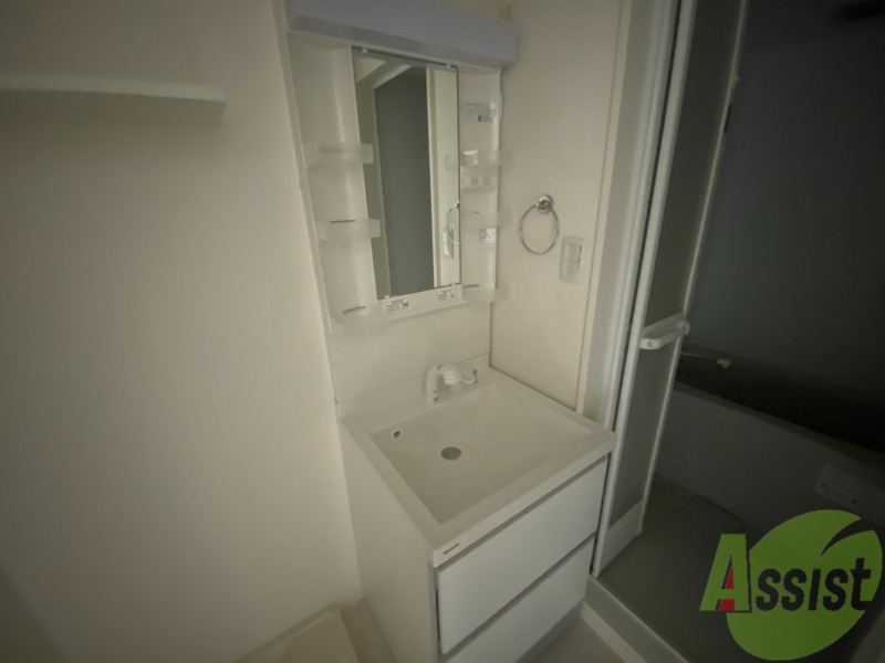 洗面設備　洗面台は独立しています。朝の身支度はこちらでどうぞ～