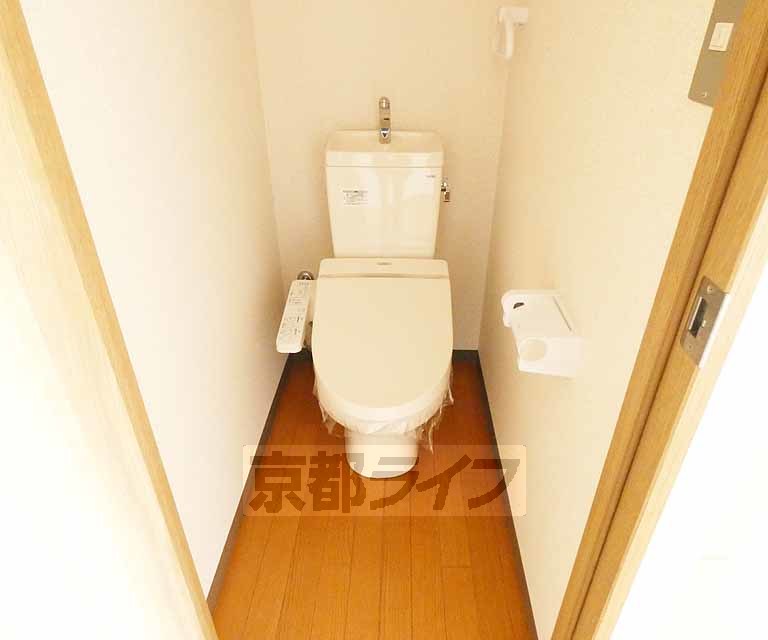 トイレ　ウォシュレット付きです。