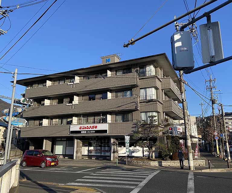 建物外観　角地がご好評頂いております。