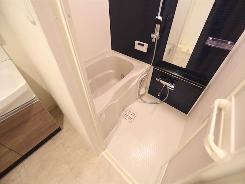 バス・シャワールーム　浴室暖房乾燥機付　追い焚き機能付お風呂　同仕様写真