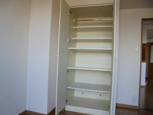 トイレ　（他のお部屋の写真になります）