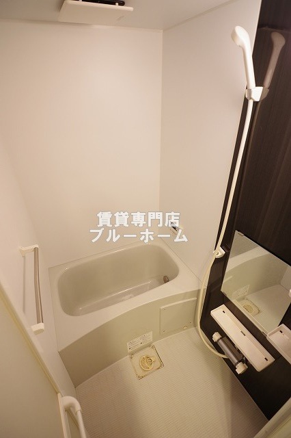 バス・シャワールーム　追い焚き機能付きのお風呂！