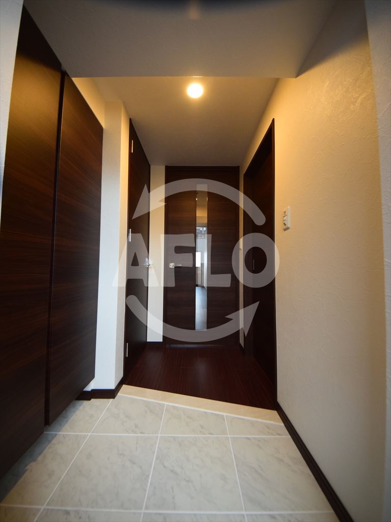 玄関　グランカーサ難波元町　玄関