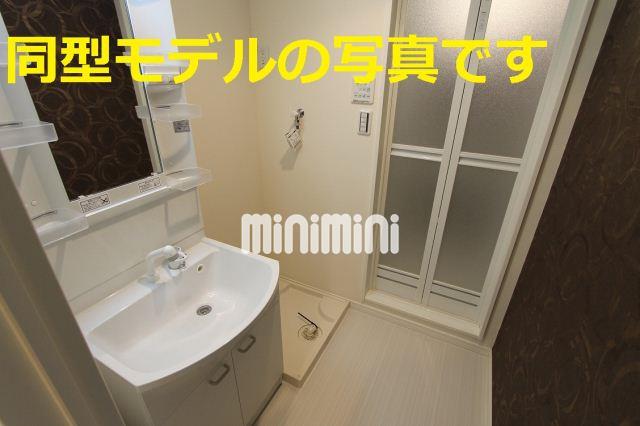 洗面設備　同型モデルの写真です