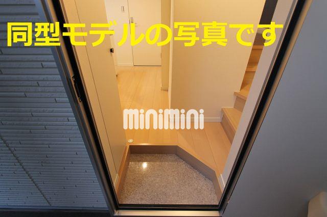 玄関　同型モデルの写真です