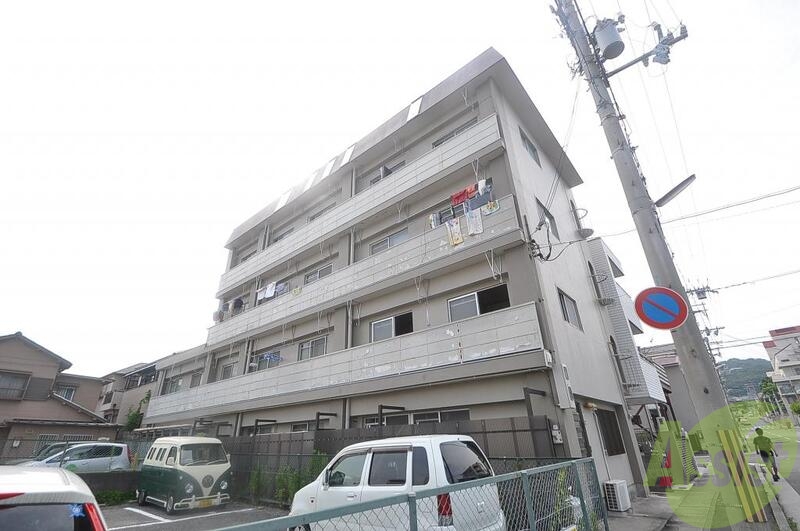 建物外観　存在感のある外観は落ちついた色合いで、堂々としていますね。