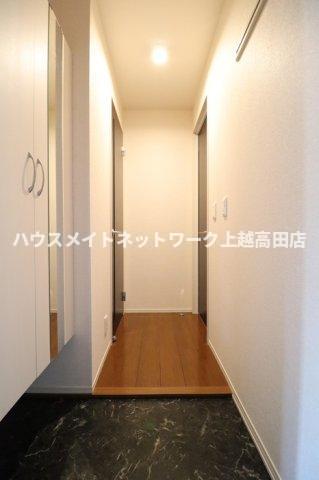 玄関　玄関（参考室内写真101号室）