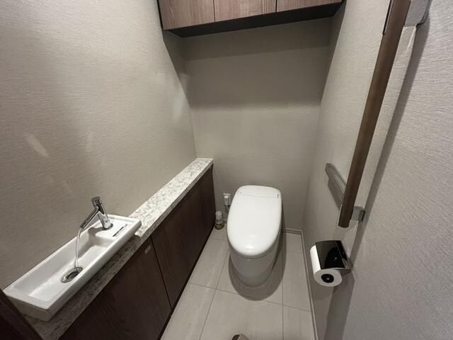 トイレ　トイレ