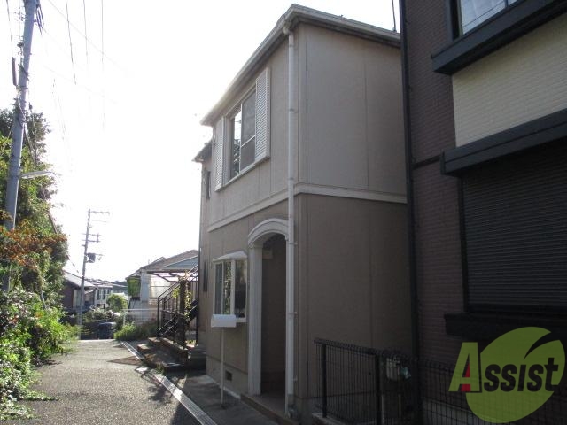 建物外観　スッキリとしてかわいらしい外観。