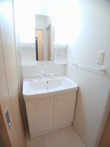 洗面設備　コンパクトで使いやすい洗面所