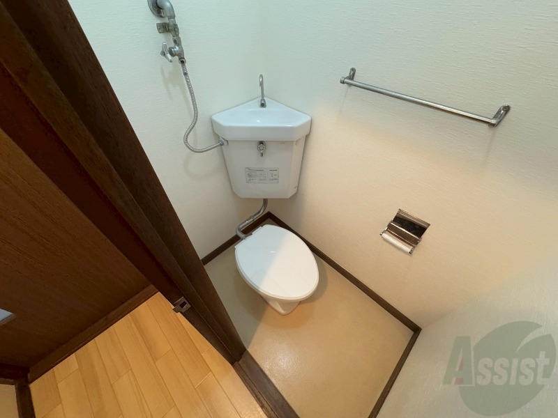 トイレ　こちらはトイレです。清潔感があり、安心して使用できます。