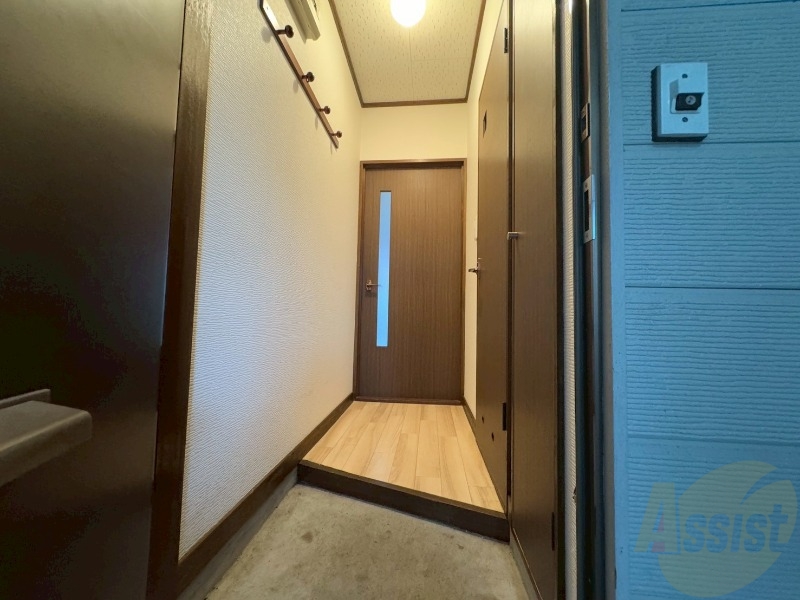 玄関　玄関の様子です。明るい印象ですね。気分もあがりそう。