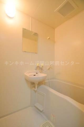 バス・シャワールーム　清潔感溢れるお風呂