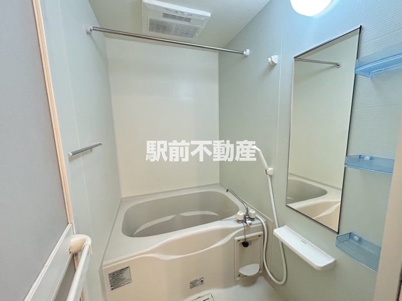 バス・シャワールーム　浴室乾燥機つきです！