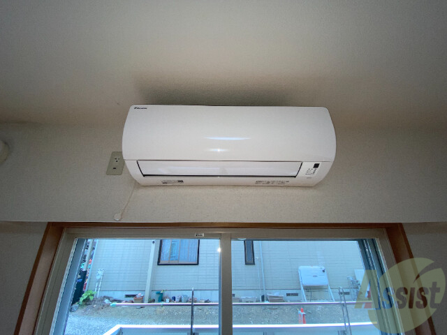 トイレ　エアコンが付いているので夏冬ともに快適に過ごせそうです。