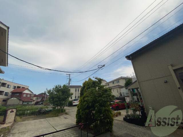 バルコニー　天気のいい日はベランダからの眺めが良さそうです。