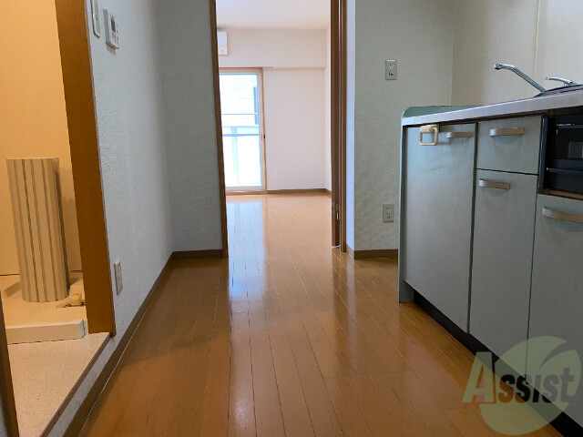 玄関　玄関は敷居が低くなっているのでつまづく心配なしです。