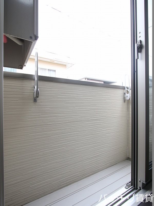 バルコニー　同型タイプの為、現状を優先いたします。