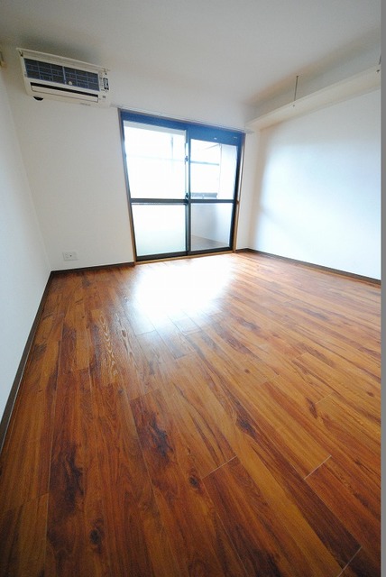 居室・リビング　写真は１０３号室