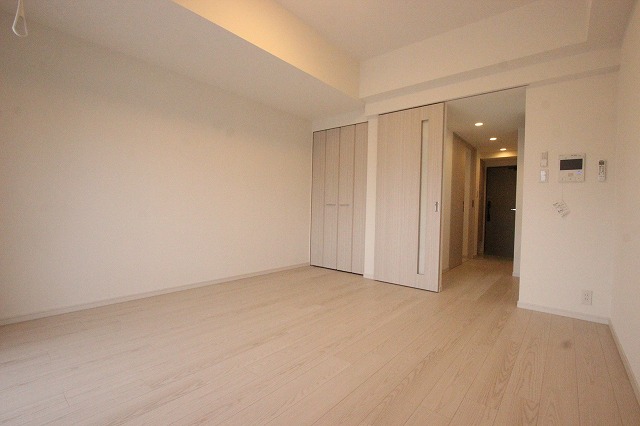 居室・リビング　同物件別室です。