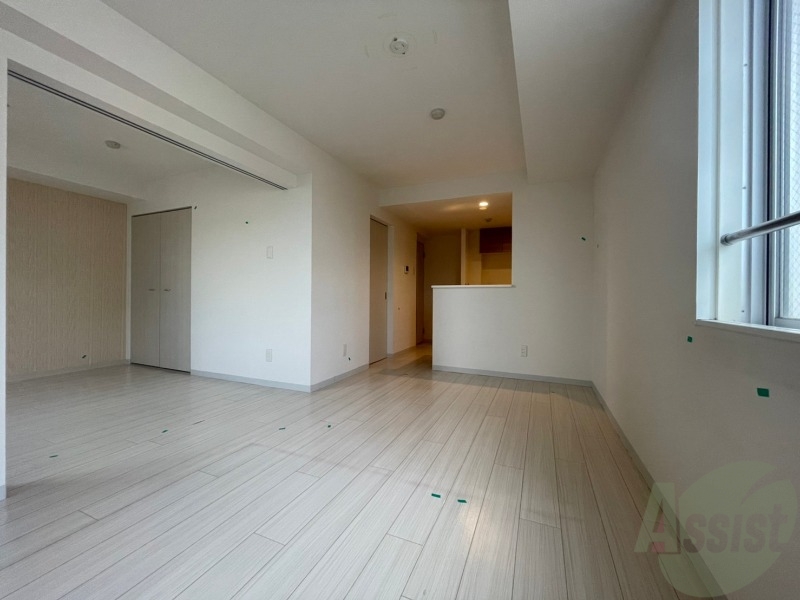 居室・リビング　リビングは白を基調としていて明るい印象ですね！