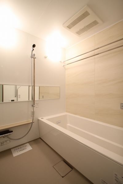 バス・シャワールーム　バスルーム