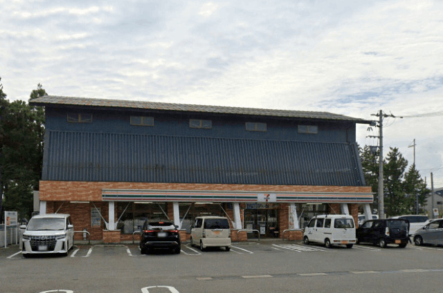 コンビニ　セブンイレブン福井開発３丁目店（コンビニ）まで373m