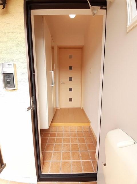 玄関　玄関にはトールタイプのシューズボックス付き♪（同仕様画像）