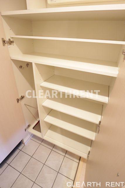 玄関　別住戸。現状と異なる場合があります