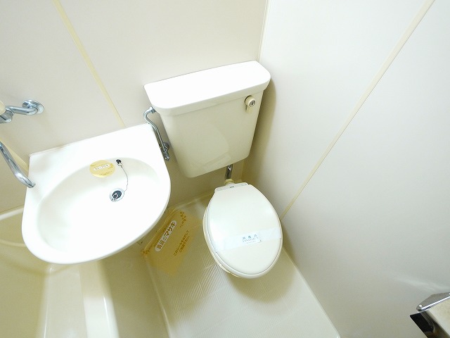 トイレ　清潔感のあるトイレです