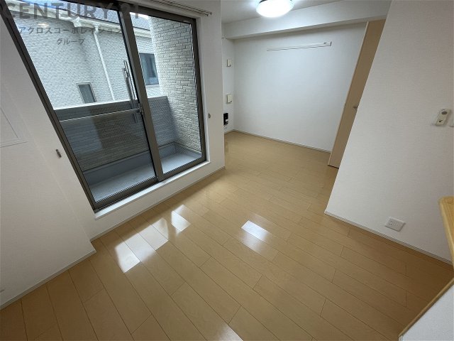 居室・リビング　南向きで3面採光の明るいリビングです☆