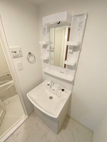 洗面設備　使いやすい独立洗面台です