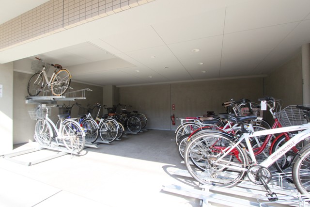 その他共有部分　屋根付きラック式の駐輪場