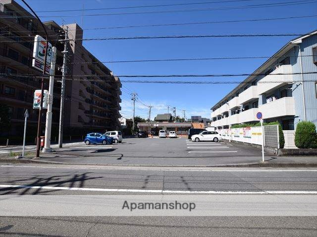 コンビニ　セブンイレブン（コンビニ）まで368m